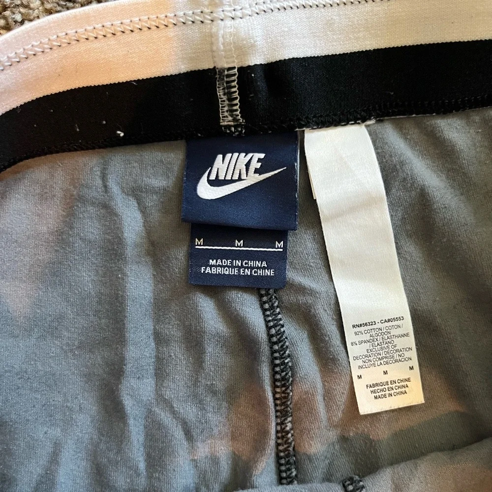 Lightly worn Nike leggings, size M - Picture 2 of 4